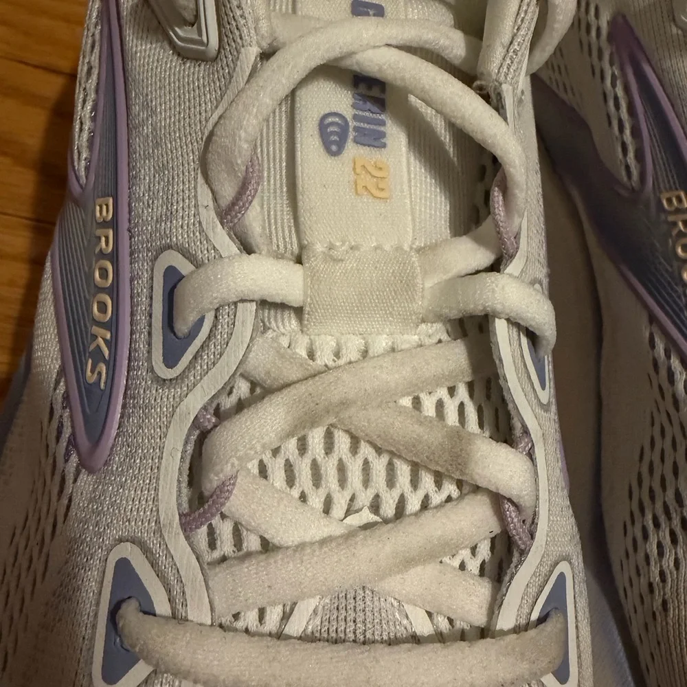 Brooks Glycerin 22 Women's White and Purple Running Shoes - Picture 9 of 12